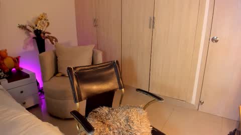 natalia  -  online show from 10/10/25, 03:16