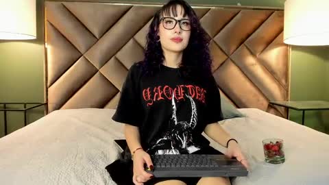 Snapshot of rache_roth chatting on 06/03/26, 12:13 Rachel online show from 06/03/26, 12:13
