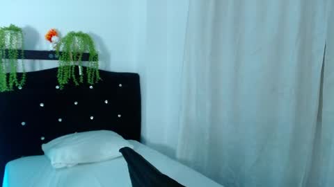 Snapshot of rachel__moon chatting on 06/04/26, 12:16 Valentina online show from 06/04/26, 12:16
