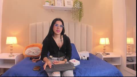 Rachel Donnelly online show from 12/22/25, 02:30