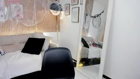 RACHEL ES online show from 10/12/25, 07:18