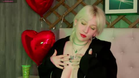 Snapshot of rachelcart chatting on 02/15/25, 04:03 RachelCart online show from 02/15/25, 04:03