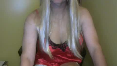 Snapshot of rachelcrossxo chatting on 06/11/26, 10:30 RachelCrossXO online show from 06/11/26, 10:30