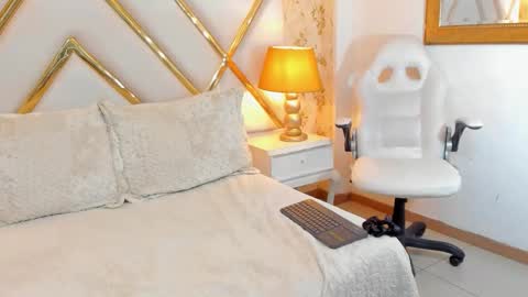 Rachell online show from 12/17/25, 09:43