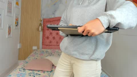 rachellesc online show from 04/04/26, 12:13