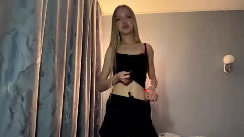 Snapshot of rachelpoisso chatting on 07/16/26, 08:37 Rachel online show from 07/16/26, 08:37