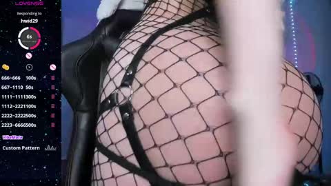 Snapshot of rachelqueen_ chatting on 05/16/26, 10:36 Miko Pleasee help me get 100 likes online show from 05/16/26, 10:36
