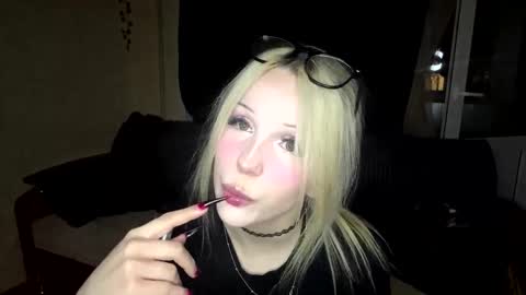 Snapshot of rachelvegax chatting on 03/25/26, 06:58 Lily online show from 03/25/26, 06:58