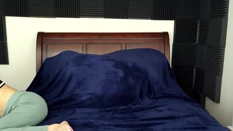 Rachel Price online show from 12/15/25, 03:22