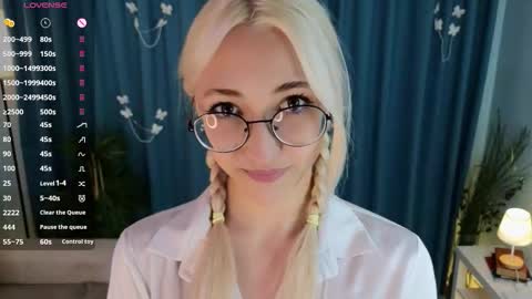 Snapshot of radi_rose chatting on 09/19/25, 09:15 Karina online show from 09/19/25, 09:15