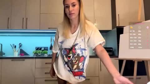 Mila online show from 03/02/26, 04:14