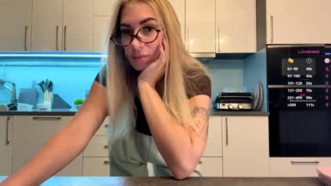 Mila online show from 04/26/26, 04:48