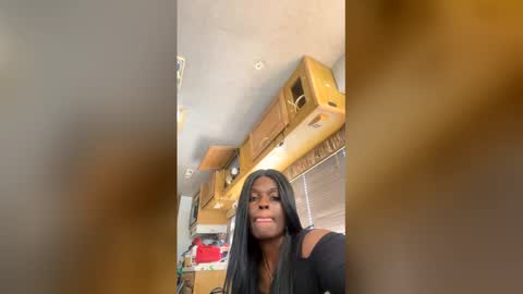 Snapshot of raeexotic_fr chatting on 06/07/26, 10:13 Rae Reign online show from 06/07/26, 10:13