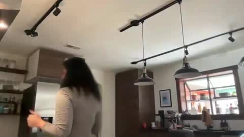 Snapshot of raewerks chatting on 01/13/25, 10:35 RaeWerks online show from 01/13/25, 10:35