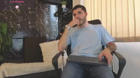 Snapshot of rafael_mendez chatting on 07/01/26, 07:57 R A F A E L online show from 07/01/26, 07:57
