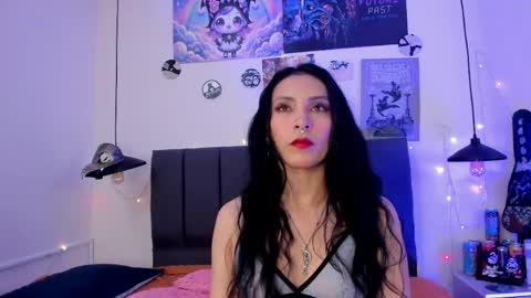Snapshot of raia_ chatting on 05/31/26, 02:53 Raia online show from 05/31/26, 02:53