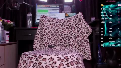 Laura online show from 01/17/25, 02:29