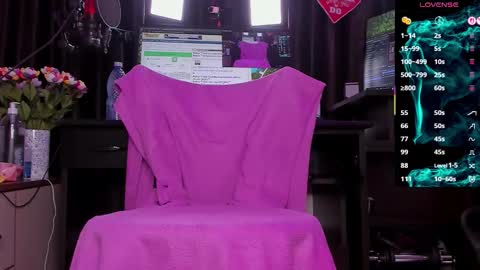 Laura online show from 10/06/25, 02:42