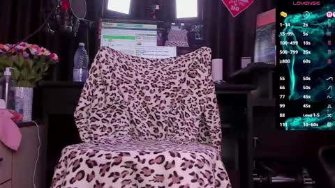 Laura online show from 10/20/25, 02:34