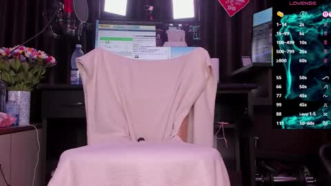 Laura online show from 12/17/25, 03:34