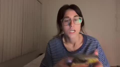 Snapshot of raiyvyn chatting on 02/26/26, 04:44 Ray Ray online show from 02/26/26, 04:44