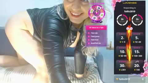 Snapshot of ramonaanca99 chatting on 06/22/26, 08:06 Kim-Hot-Girl online show from 06/22/26, 08:06
