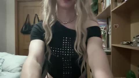 Snapshot of ranya_may chatting on 04/15/26, 05:20 Ranya online show from 04/15/26, 05:20