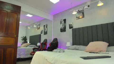 Snapshot of raphael_nyon chatting on 03/01/26, 03:41 Raphael Nyon online show from 03/01/26, 03:41