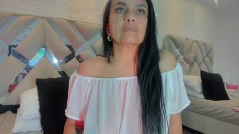 Snapshot of raquel_moore chatting on 01/23/25, 10:01 Raquel Moore online show from 01/23/25, 10:01