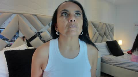 Snapshot of raquel_moore chatting on 01/25/25, 06:57 Raquel Moore online show from 01/25/25, 06:57