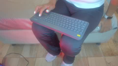 Snapshot of raquel_moore chatting on 02/02/25, 10:46 Raquel Moore online show from 02/02/25, 10:46