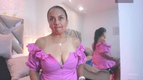 Snapshot of raquel_moore chatting on 09/26/25, 12:53 Raquel Moore online show from 09/26/25, 12:53
