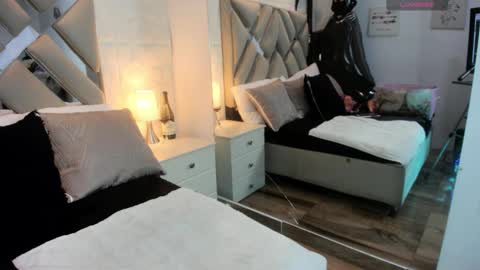 Raquel Moore  online show from 10/27/25, 11:47