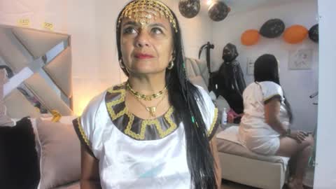 Raquel Moore  online show from 10/31/25, 12:06