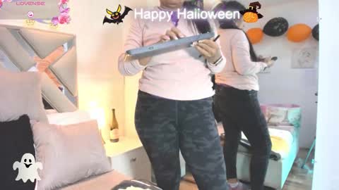 Raquel Moore  online show from 11/01/25, 10:28