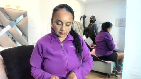 Raquel Moore  online show from 11/10/25, 11:42