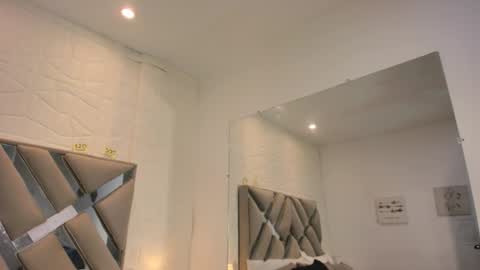 Raquel Moore  online show from 11/27/25, 01:35