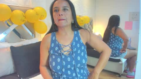 Raquel Moore  online show from 12/22/25, 06:05