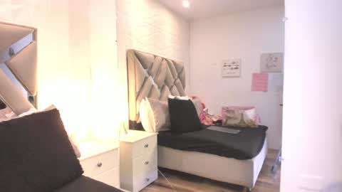 Raquel Moore  online show from 02/26/26, 12:48