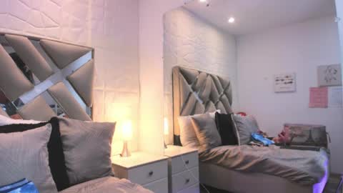 Raquel Moore  online show from 04/03/26, 01:42