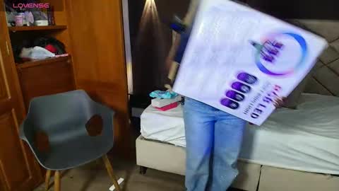 Raquel online show from 10/15/25, 07:25