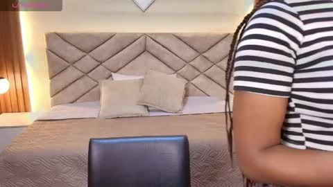 Snapshot of raqueljones_ chatting on 04/21/26, 12:11 Raquel online show from 04/21/26, 12:11