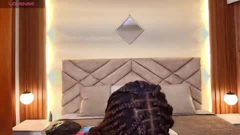 Snapshot of raqueljones_ chatting on 04/24/26, 12:18 Raquel online show from 04/24/26, 12:18