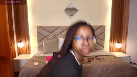 Snapshot of raqueljones_ chatting on 05/06/26, 11:59 Raquel online show from 05/06/26, 11:59