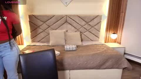 Snapshot of raqueljones_ chatting on 05/09/26, 12:43 Raquel online show from 05/09/26, 12:43