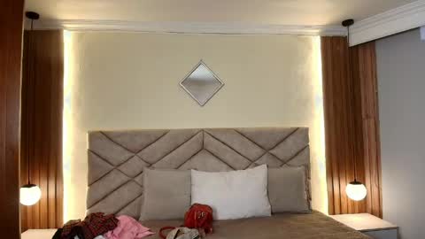 Snapshot of raqueljones_ chatting on 05/21/26, 12:01 Raquel online show from 05/21/26, 12:01