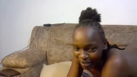 Snapshot of raquellayla chatting on 12/03/25, 08:18 raquellayla online show from 12/03/25, 08:18