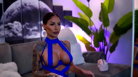 Raquelle online show from 10/27/25, 09:35