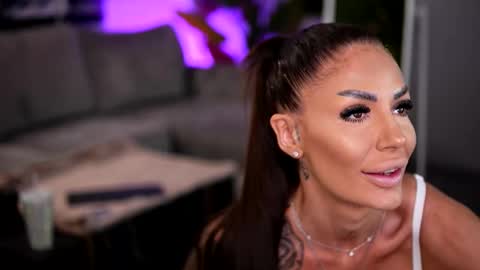 Raquelle online show from 03/18/26, 09:23