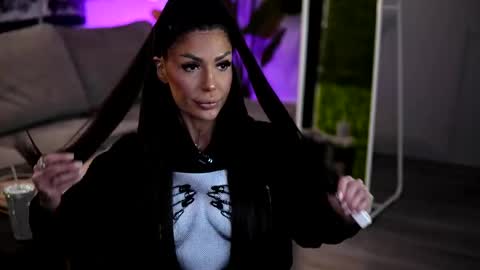 Raquelle online show from 04/10/26, 08:41